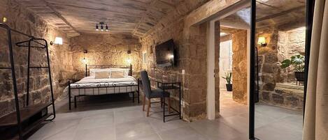 1 chambre, fer et planche à repasser, accès Internet, draps fournis