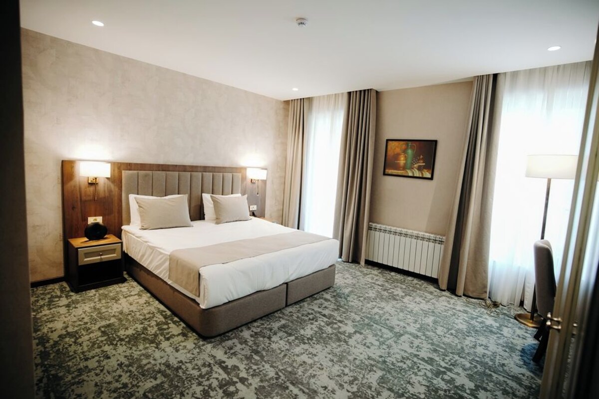 Standard Double or Twin Room | Premium bedding, minibar, in-room safe, laptop workspace