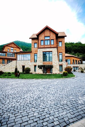 Exterior - Hill Chalet Hotel & Resort (Gabala)