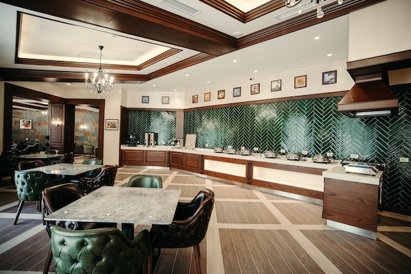 Free daily buffet breakfast