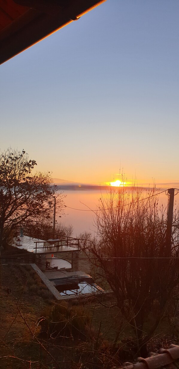 View from property - La Ginestra studio apartment with a view of Merana's medieval tower (Merana)