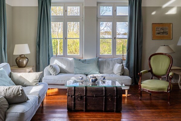 Unclassified image, 1 of 49, button