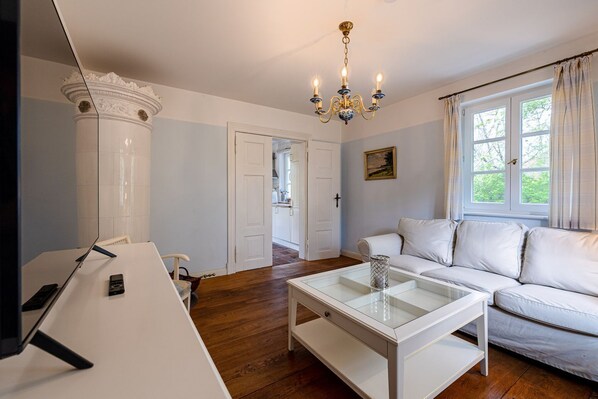 Unclassified image, 1 of 40, button