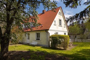 Exterior - Charming semi-detached house in Trent on Rügen - Landhaus Trent Haushälfte Udars (Trent)