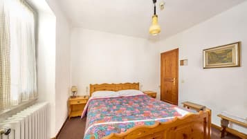 Basic Double or Twin Room, Mountain View | Free WiFi