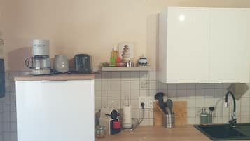 Micro-ondes, four, plaque de cuisson, lave-vaisselle