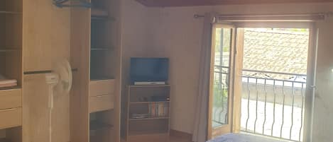 1 camera, Wi-Fi, lenzuola
