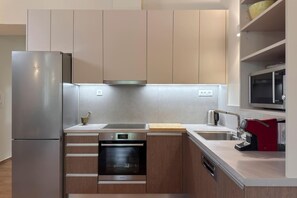 Kjøleskap, mikrobølgeovn, ovn og oppvaskmaskin