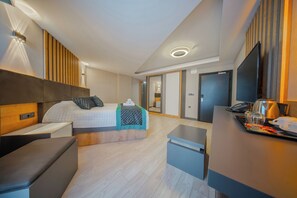Habitación estándar doble, balcón | Escritorio, espacio para trabajar con un portátil, wifi gratis