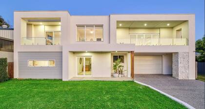 Lighthouse Beach Coastal Bliss - Pool, Beach, Shops, Ideal for families.