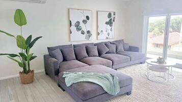 Smart TV, table tennis