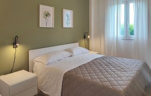 1 bedroom, travel crib, free WiFi