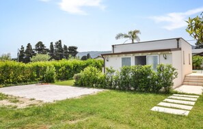 Property grounds - Stunning home in Torrenova with swimming pool (Torrenova)