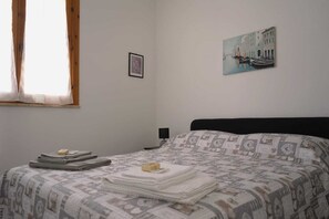 2 soverom, strykejern/-brett, wi-fi (inkludert) og sengetøy