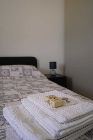 2 chambres, fer et planche à repasser, Wi-Fi gratuit, draps fournis