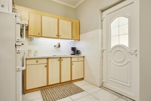 Comfort Apartment, Sea View | Private kitchen | Coffee/tea maker, toaster, cookware/dishes/utensils, spices