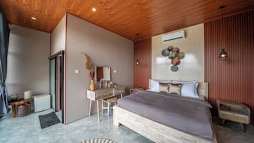 Escritorio, wifi gratis y ropa de cama