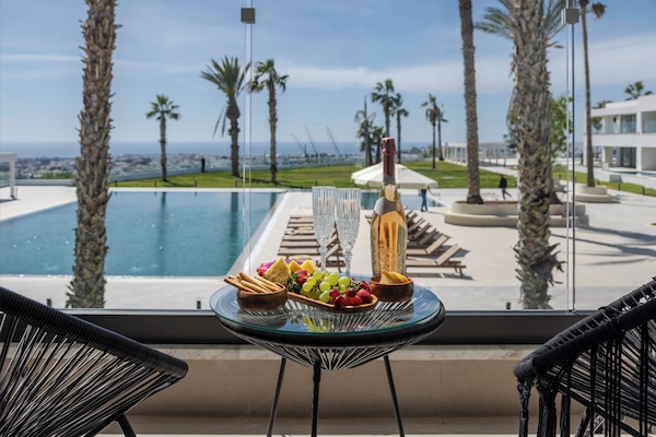 2 outdoor pools
