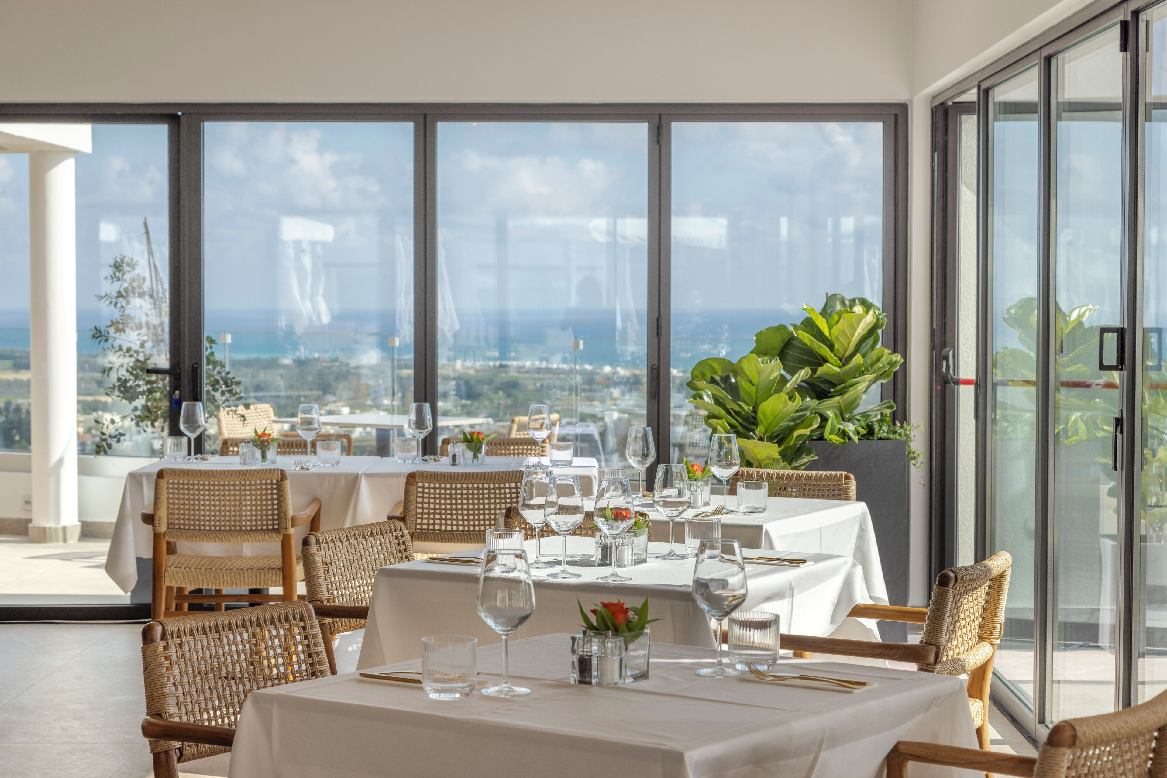 Café da manhã com buffet todos os dias (EUR 35 por pessoa) 