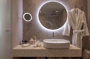Towels, soap, shampoo, toilet paper