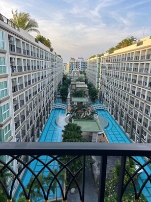 Vista frontal de la propiedad