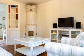 TV, lareira, aparelho de som