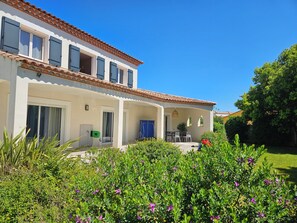 Exterior - Provencal house ideal for family get-togethers (Villetelle)
