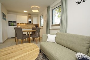 TV, stereo - Beachfront apartment with terrace - Rex Rugia House 17 Apartment 03 (Mönchgut OT Lobbe)