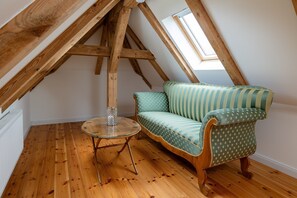 Fernseher, Kamin, Stereoanlage