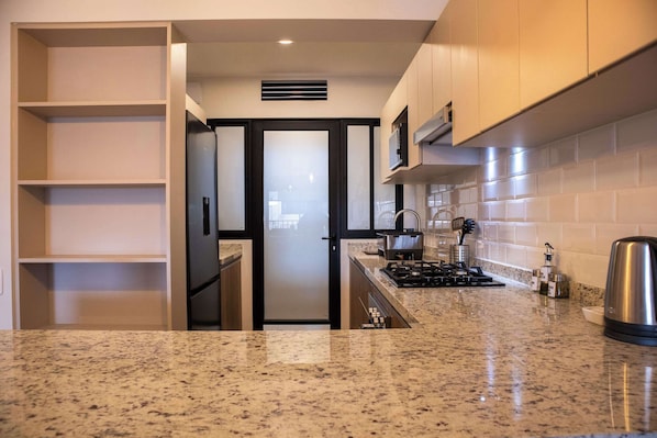 Fridge, microwave, oven, stovetop