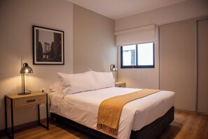 3 chambres, fer et planche à repasser, Wi-Fi, draps fournis