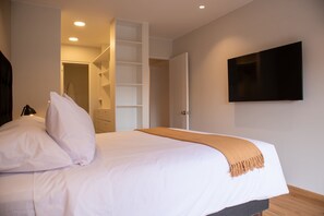 3 chambres, fer et planche à repasser, Wi-Fi, draps fournis
