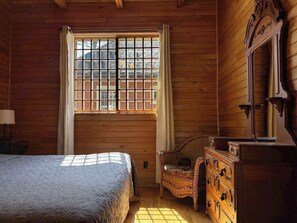 5 bedrooms, WiFi, bed sheets