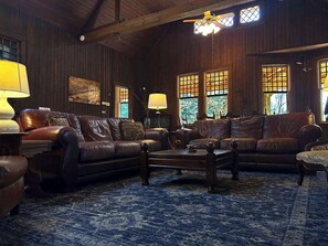 Télévision, cheminée