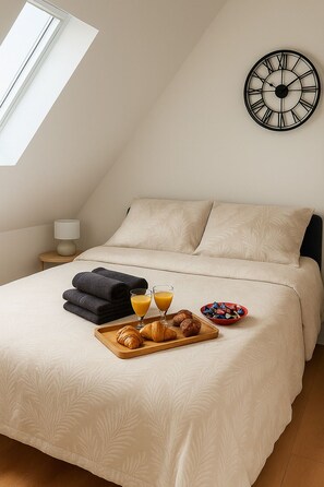 1 slaapkamer, een strijkplank/strijkijzer, wifi, beddengoed