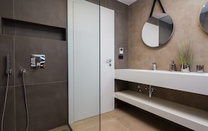 Shower, towels - Villa Grancarić Zadarvillas (Zadar)