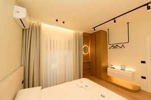 Apartment, Balcony, Beach View | Iron/ironing board, free WiFi
