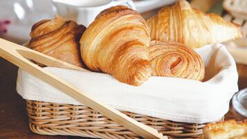 Ilmainen päivittäinen mannermainen aamiainen