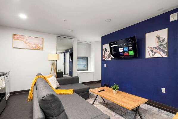 Televisión y oficina 