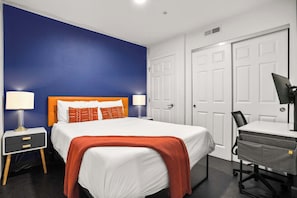 1 soverom, skrivebord, strykejern/-brett og wi-fi