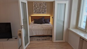 2 bedrooms, desk, free WiFi, bed sheets