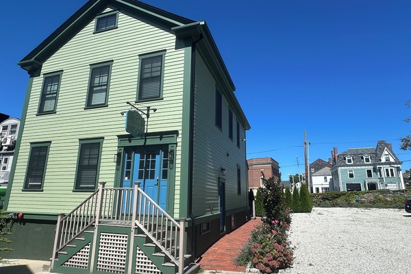 10 Fair Street House w/ On-Site Parking