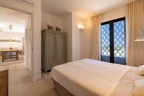 2 bedrooms, in-room safe, iron/ironing board, free WiFi