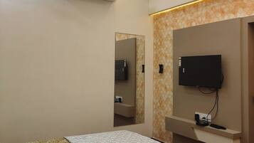 2 bedrooms, bed sheets