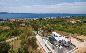 5 bedrooms