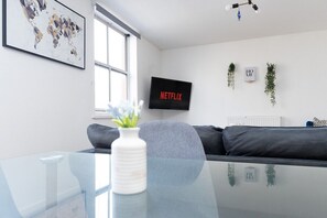 Appartement, 2 chambres | Salle de séjour