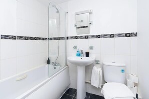 Apartamento, 2 quartos | Banheiro