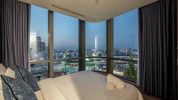 Luxury Apartment, 2 Bedrooms, Balcony, City View | 1 bedroom, hypo-allergenic bedding, minibar, desk