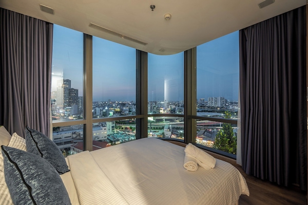 Luxury Apartment, 2 Bedrooms, Balcony, City View | Hypo-allergenic bedding, minibar, desk, laptop workspace