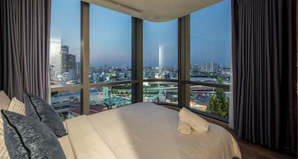 Luxury Landmark 81 Urban Apartment
